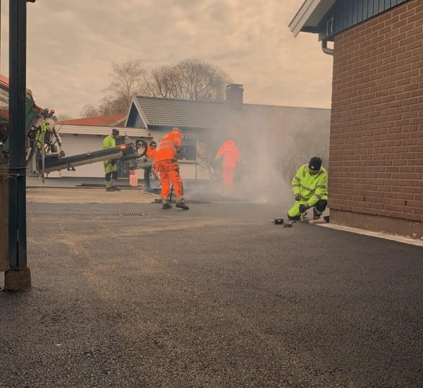 Asfaltera uppfart kostnad